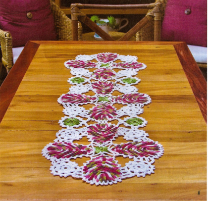 caminho de mesa em croche barbante barroco com rosetas